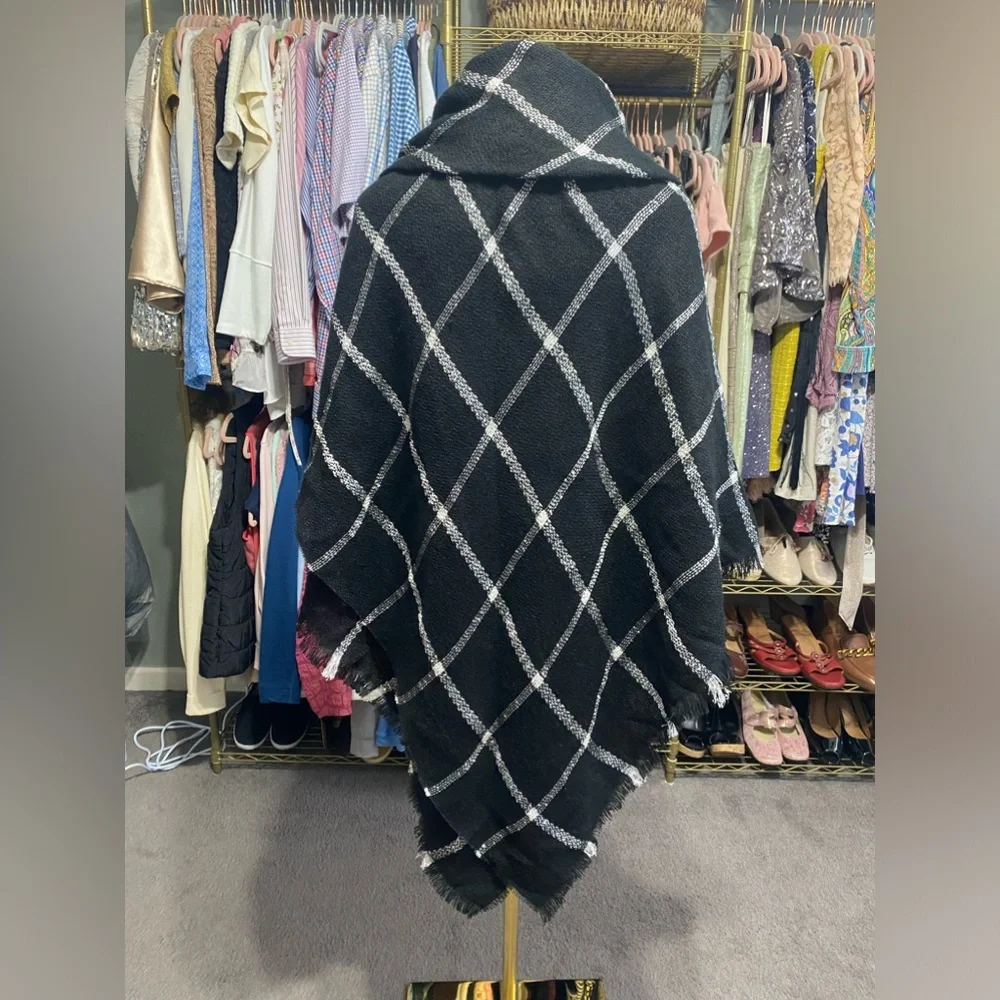Poncho Cape Wrap Fringe Accent & Faux Leather Buckle Closure